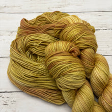 Load image into Gallery viewer, Golden Yarrow